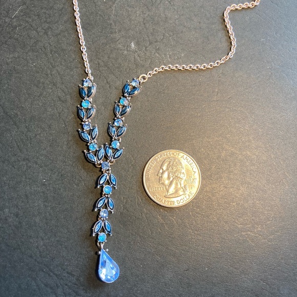 Vintage Avon Necklace - Picture 3 of 5